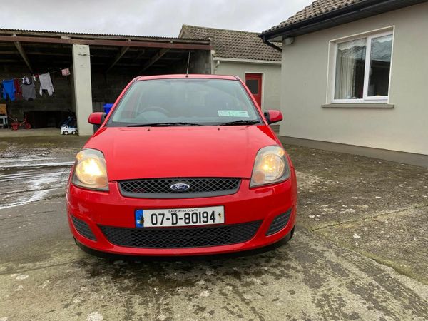 Ford Fiesta Hatchback, Petrol, 2007, Red