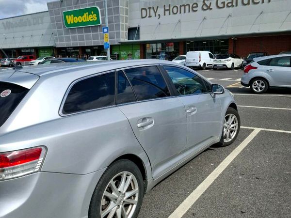 Toyota Avensis Estate, Diesel, 2010, Silver