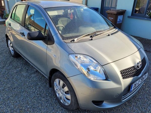Toyota Yaris Hatchback, Petrol, 2006, Silver