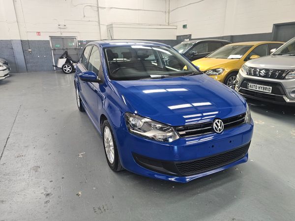Volkswagen Polo Hatchback, Petrol, 2014, Blue
