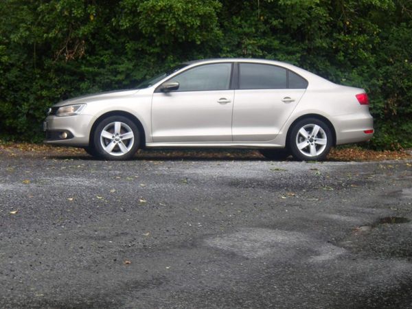 Volkswagen Jetta Saloon, Diesel, 2014, Silver