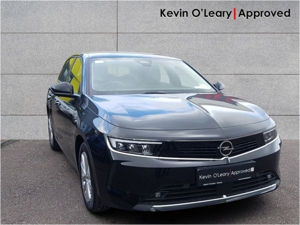 Opel Astra Hatchback, Petrol, 2023, Black
