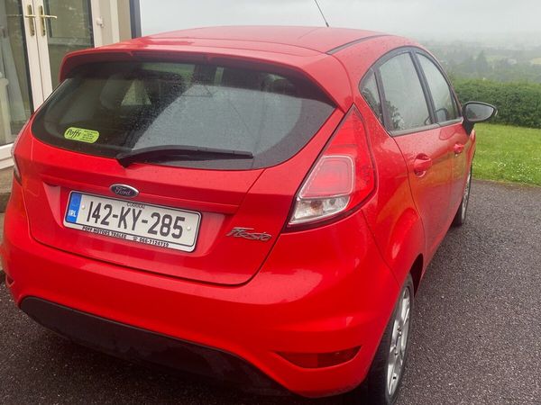 Ford Fiesta Hatchback, Petrol, 2014, Red