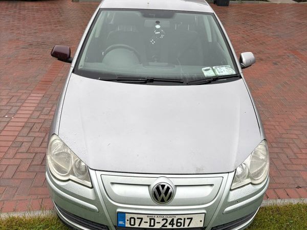 Volkswagen Polo Hatchback, Petrol, 2007, Silver
