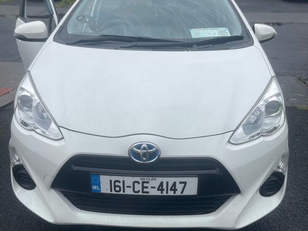 Toyota Aqua Hatchback, Petrol Hybrid, 2016, White