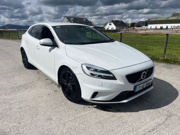 Volvo V40 Hatchback, Diesel, 2017, White