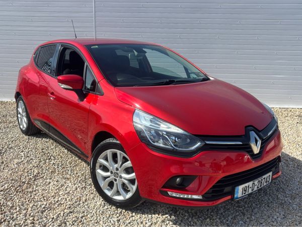 Renault Clio Hatchback, Petrol, 2019, Red