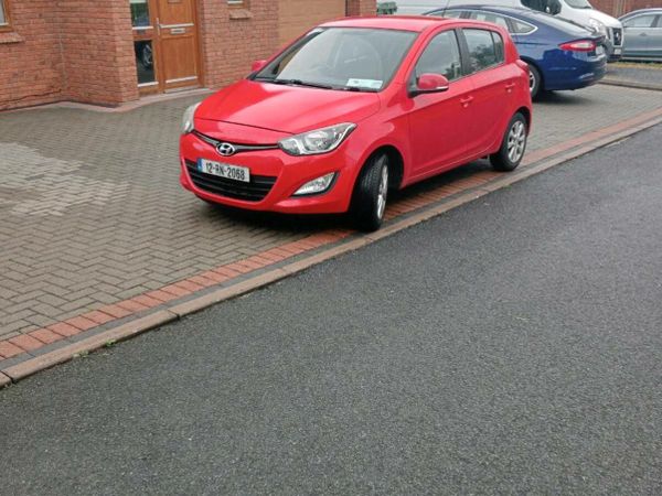 Hyundai i20 Hatchback, Petrol, 2012, Red