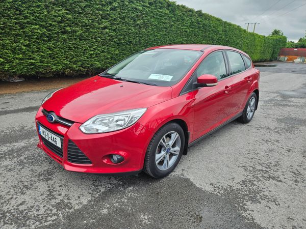 Ford Focus Hatchback, Petrol, 2014, Red