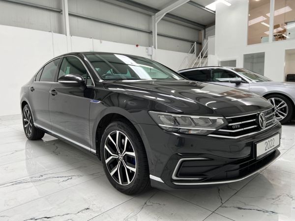 Volkswagen Passat Saloon, Petrol Hybrid, 2022, Grey