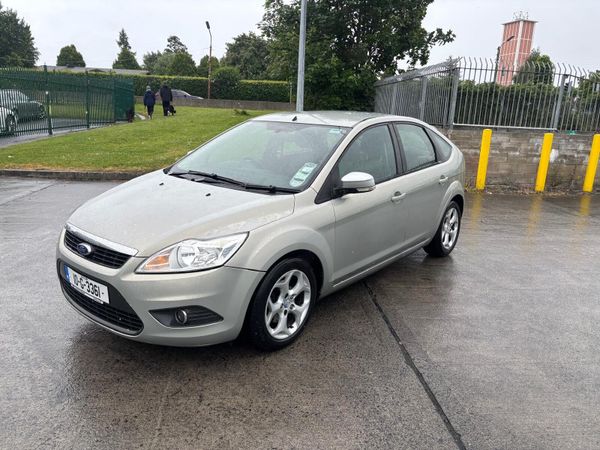 Ford Focus Hatchback, Diesel, 2010, Gold