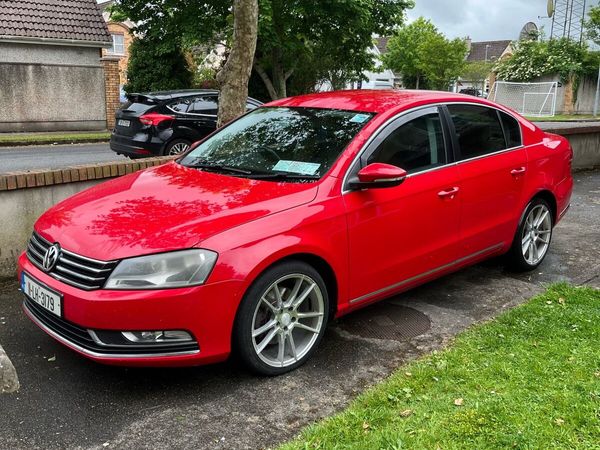 Volkswagen Passat Saloon, Diesel, 2011, Red