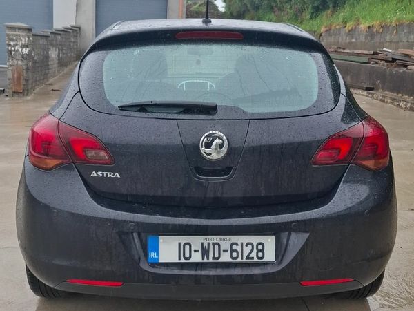 Vauxhall Astra Hatchback, Petrol, 2010, Black
