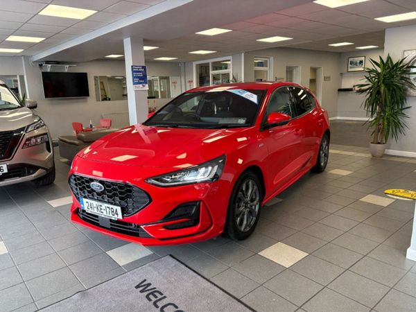 Ford Focus Hatchback, Petrol, 2024, Red