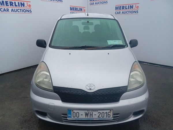 Toyota Yaris Hatchback, Petrol, 2000, Silver