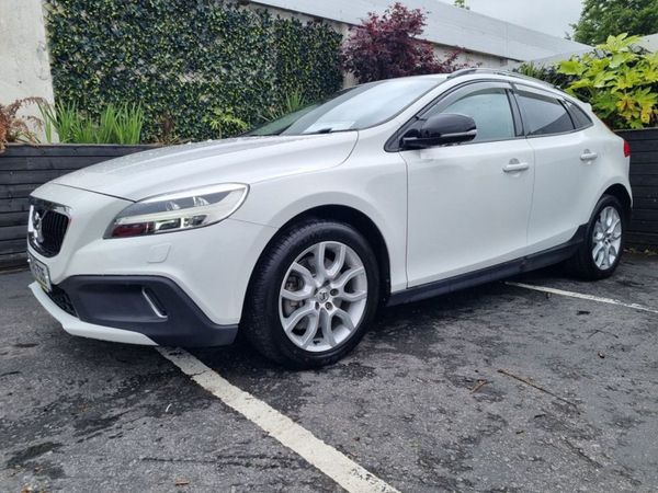 Volvo V40 Hatchback, Diesel, 2017, White
