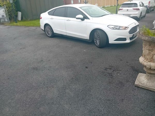 Ford Mondeo Hatchback, Diesel, 2015, White