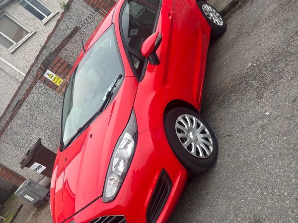 Ford Fiesta Hatchback, Petrol, 2013, Red