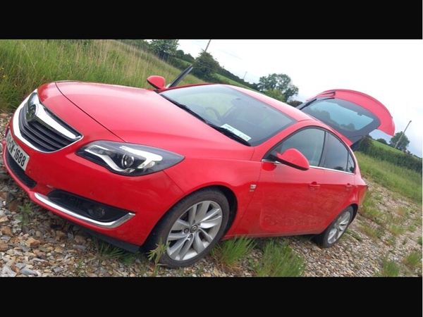 Vauxhall Insignia Hatchback, Diesel, 2017, Red