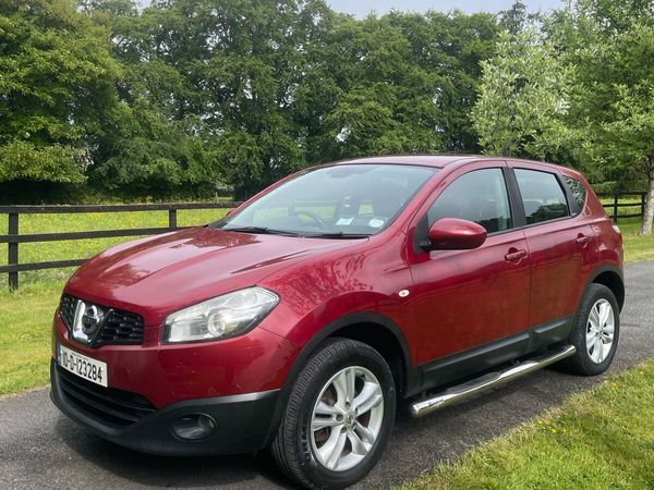Nissan Qashqai Hatchback, Diesel, 2010, Red