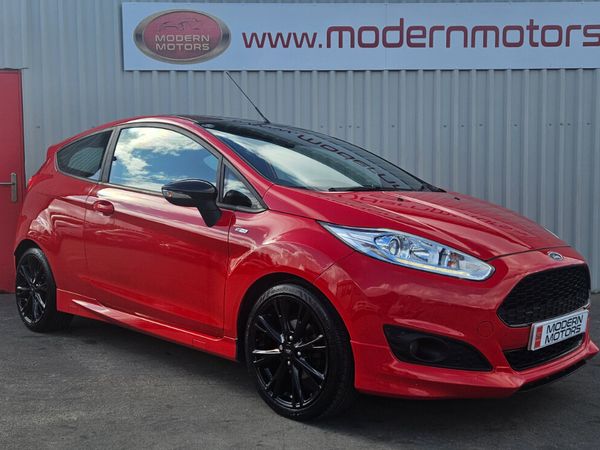 Ford Fiesta Hatchback, Petrol, 2017, Red