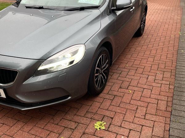 Volvo V40 Hatchback, Diesel, 2018, Grey