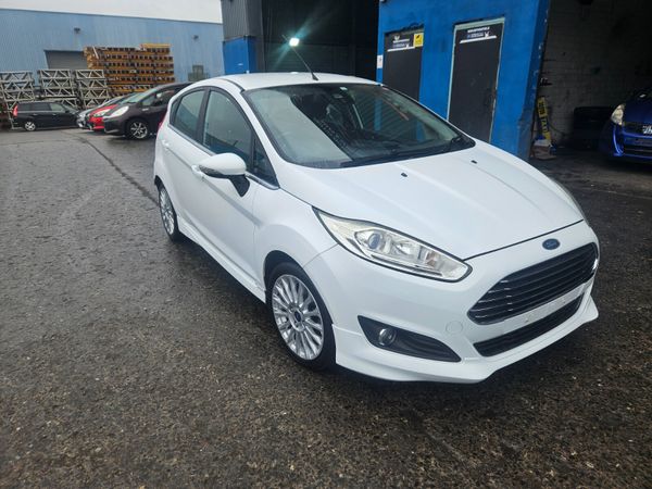 Ford Fiesta Hatchback, Petrol, 2016, White