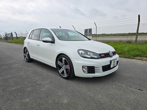 Volkswagen Golf Hatchback, Petrol, 2011, White