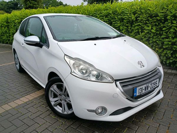 Peugeot 208 Hatchback, Petrol, 2013, White