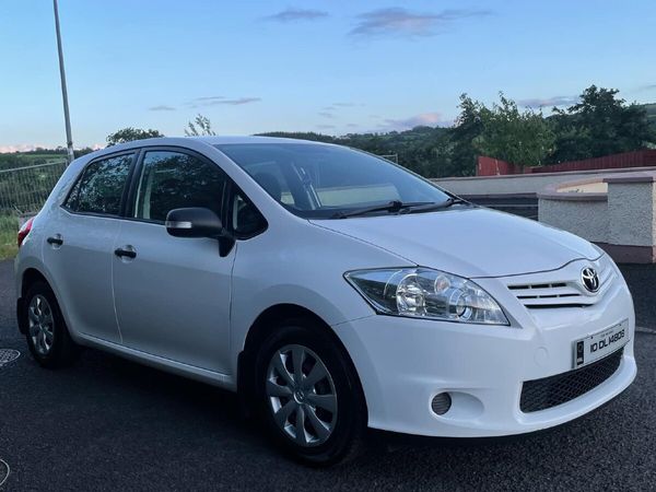 Toyota Auris Hatchback, Petrol, 2010, White