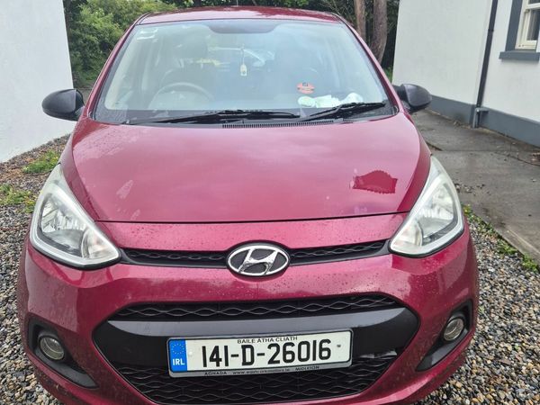 Hyundai i10 Hatchback, Petrol, 2014, Red