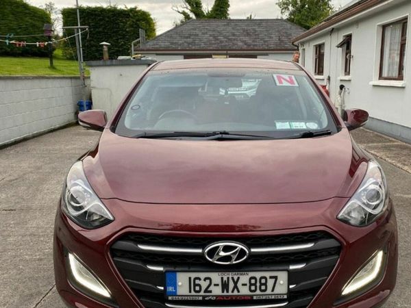 Hyundai i30 Hatchback, Petrol, 2016, Red