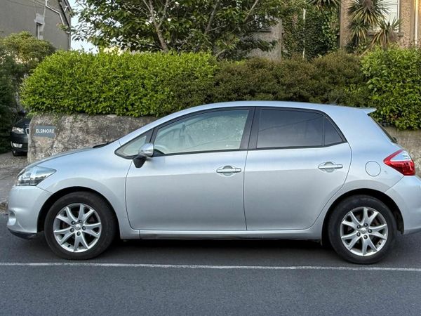 Toyota Auris Hatchback, Diesel, 2012, Silver