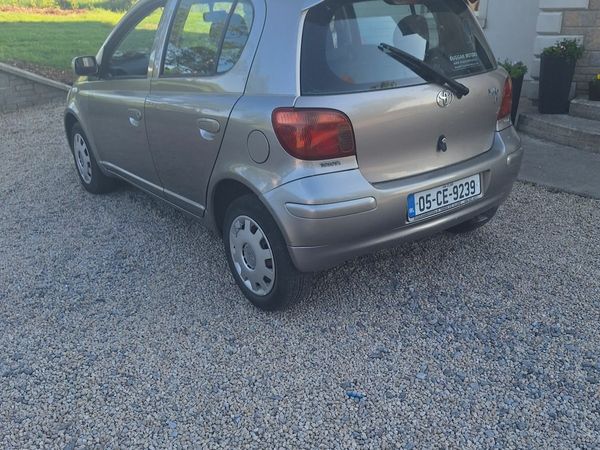 Toyota Yaris Hatchback, Petrol, 2005, Silver