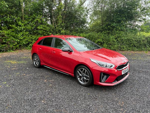 Kia Ceed Hatchback, Petrol, 2019, Red