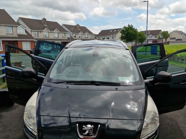 Peugeot 5008 MPV, Diesel, 2013, Black