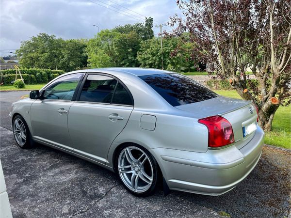 Toyota Avensis Saloon, Petrol, 2003, Silver
