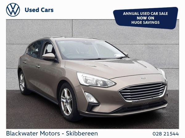 Ford Focus Hatchback, Diesel, 2019, Gold