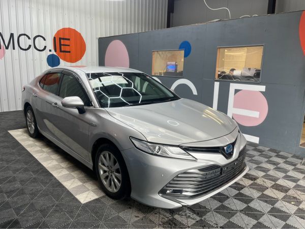 Toyota Camry Saloon, Petrol Hybrid, 2019, Silver