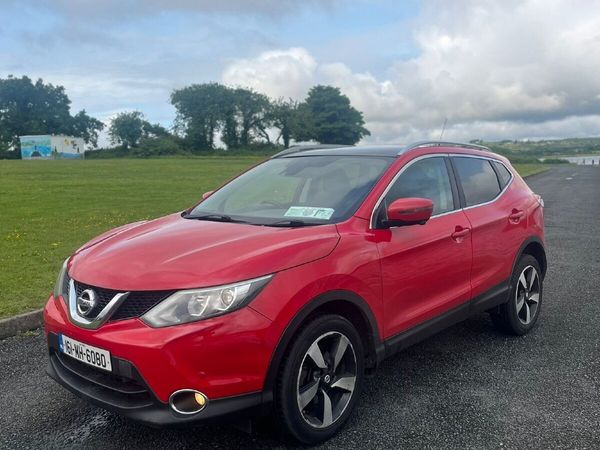 Nissan Qashqai Hatchback, Diesel, 2016, Red