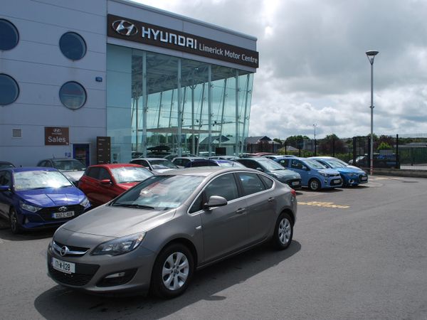 Opel Astra Saloon, Petrol, 2017, Brown