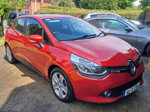 Renault Clio Hatchback, Petrol, 2015, Red