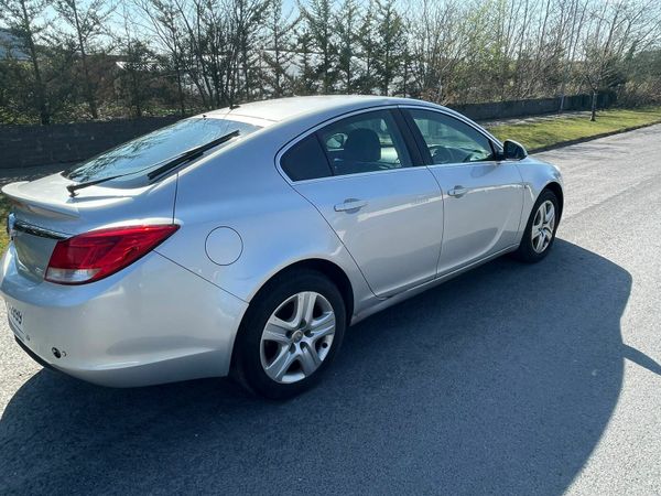 Vauxhall Insignia Hatchback, Diesel, 2011, Silver