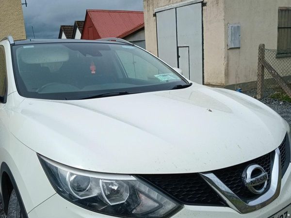 Nissan Qashqai Hatchback, Diesel, 2016, White