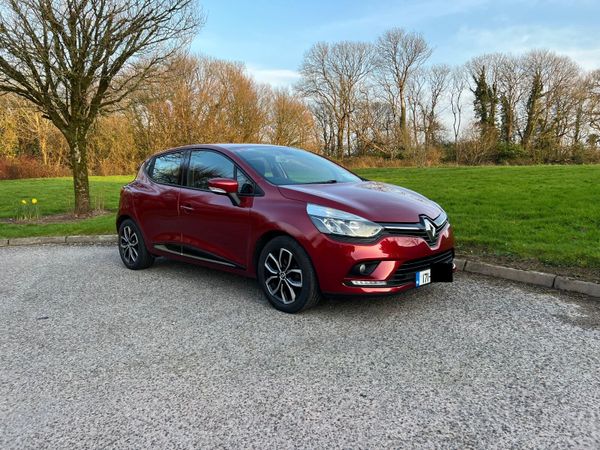 Renault Clio Hatchback, Petrol, 2017, Red