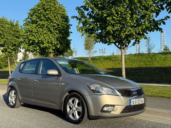 Kia Ceed Hatchback, Diesel, 2010, Silver