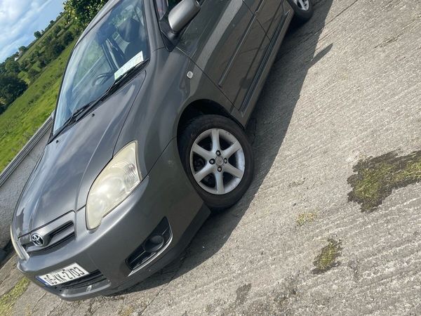 Toyota Corolla Hatchback, Petrol, 2005, Grey
