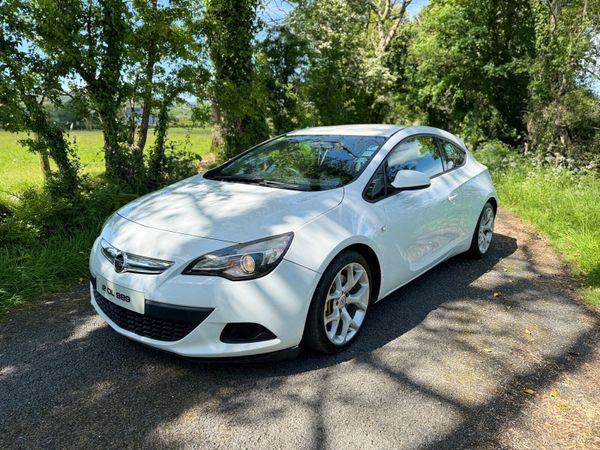 Opel Astra Hatchback, Diesel, 2012, White