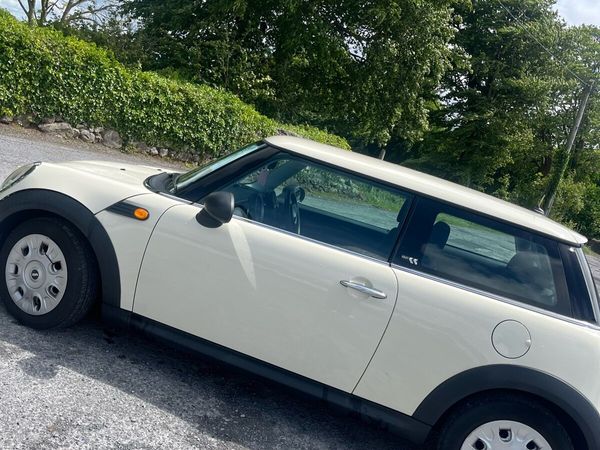 Mini First Hatchback, Petrol, 2010, White