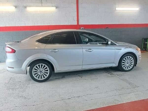 Ford Mondeo Hatchback, Diesel, 2013, Silver